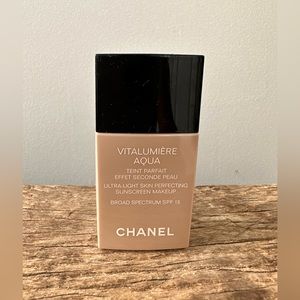 Chanel Vitalumiere Aqua Ultra light sunscreen foundation b40